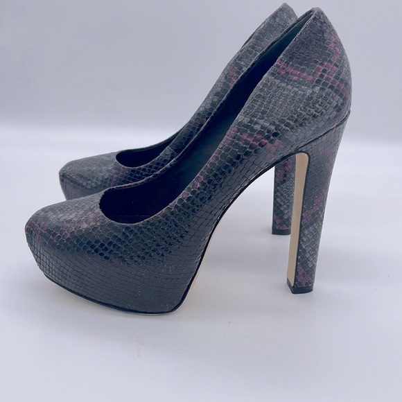 B Brian Atwood Snakeskin Pumps size 7 - Picture 1 of 6